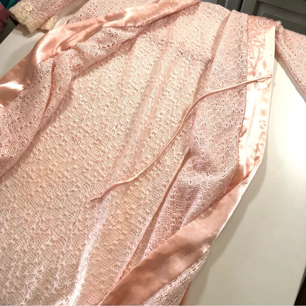 Natori Vintage Blush Pink Crochet Knit Long Robe Lace Size M - Picture 9 of 10